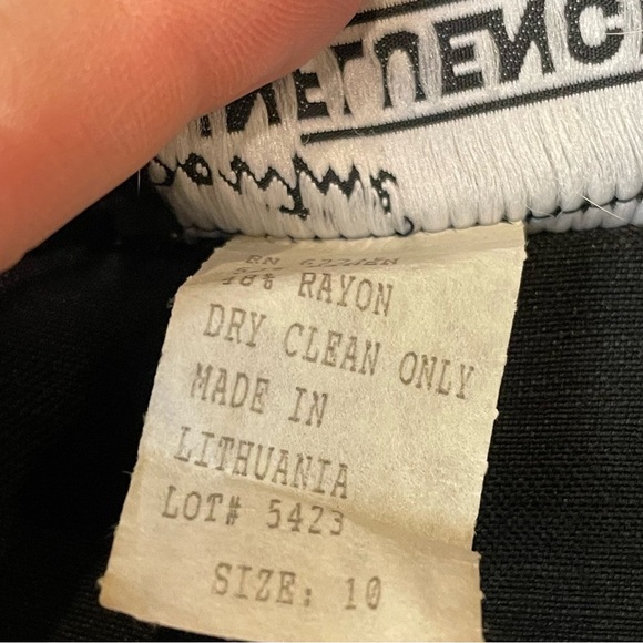 Black Sleeveless Maxi Dress with Unique Print - Picture 6 of 8